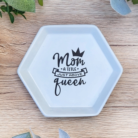 MOM GIFT!!! Laser Engraved Trinket Tray - Mom A Title Just Above Queen - Picture 7 of 11